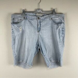 Torrid Light Wash Distressed Raw Hem Denim Jean Shorts Size 26